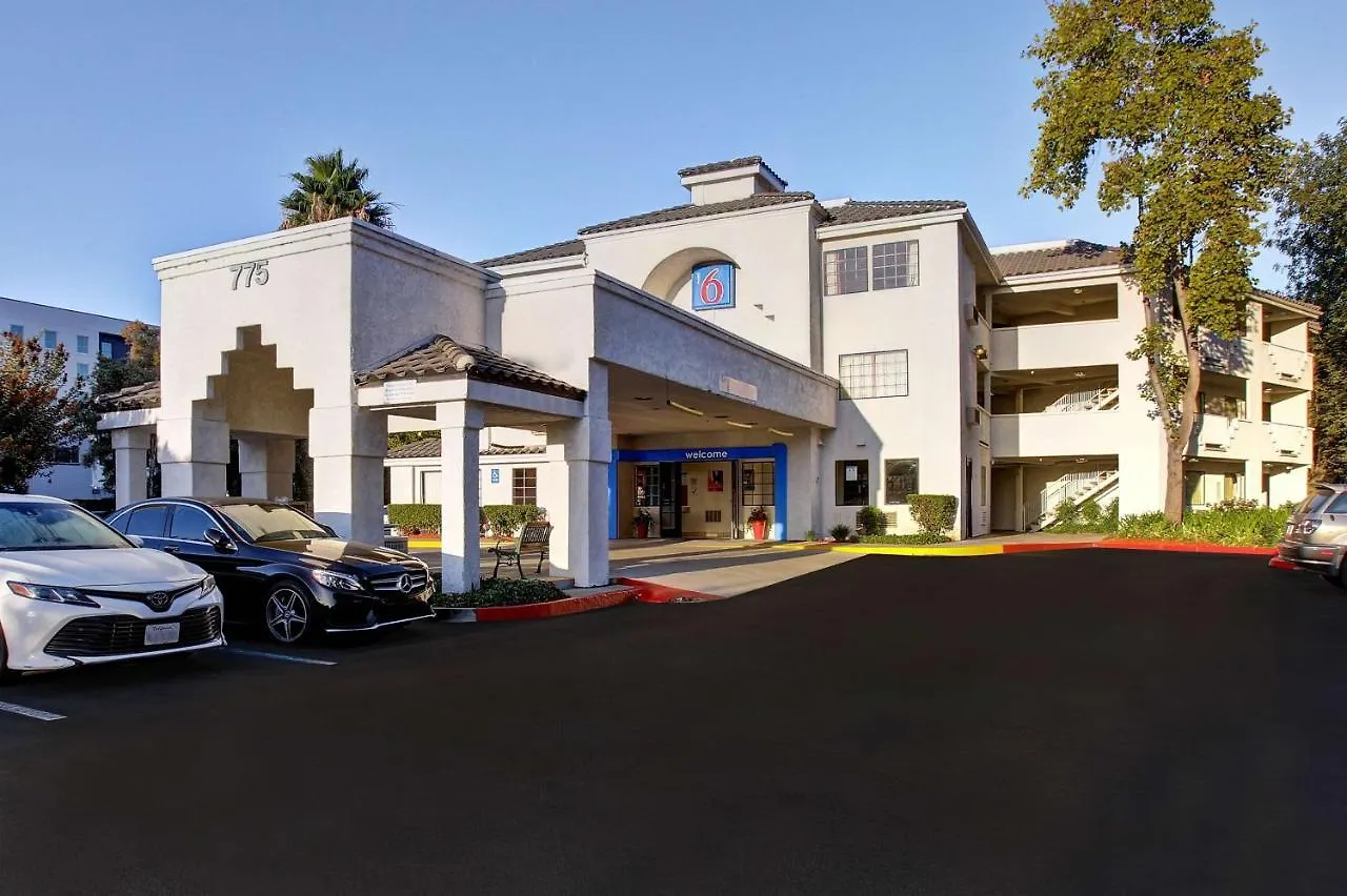 5 Motel 6 Stays Near Henry Schmidt Park Worth Booking