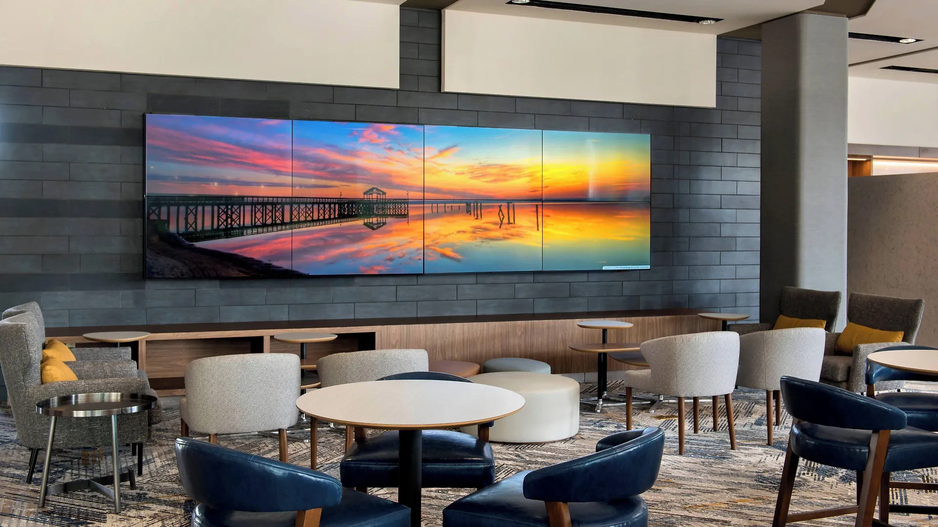 4 Smart Business Hotels Near New Jersey State Aquarium