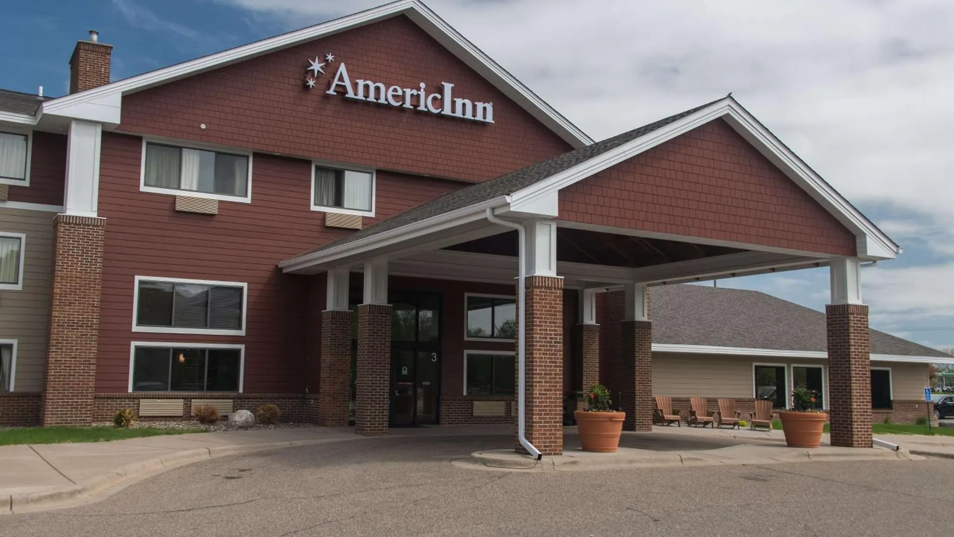 Staying Near Moore Lake Plaza: 4 Business Hotels Compared