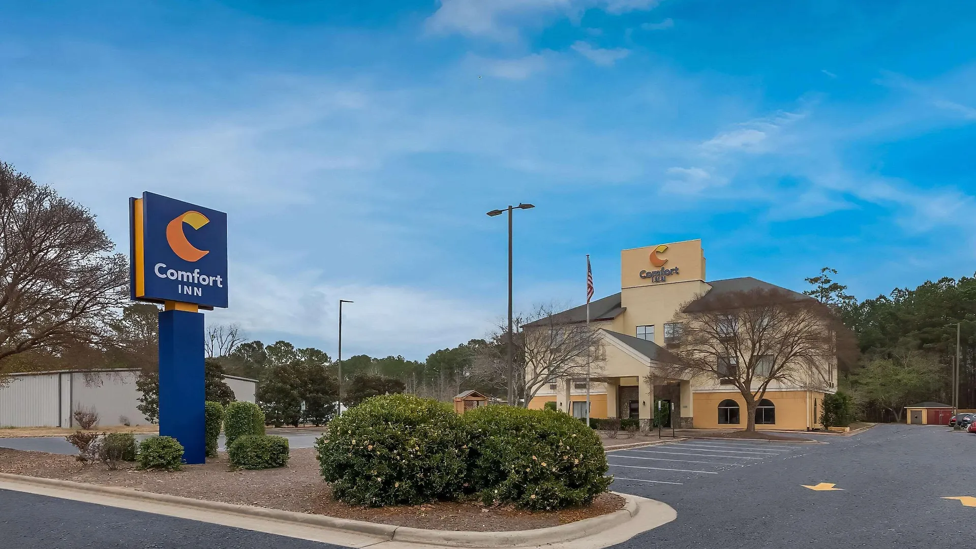 Staying Near the Airborne Museum: 4 Airport Hotels Compared