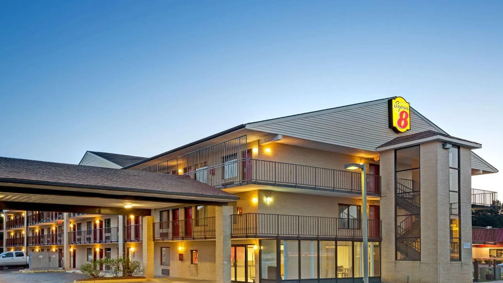 5 Smart 3-Star Hotels Near Thomas Jefferson Religious Freedom Monument