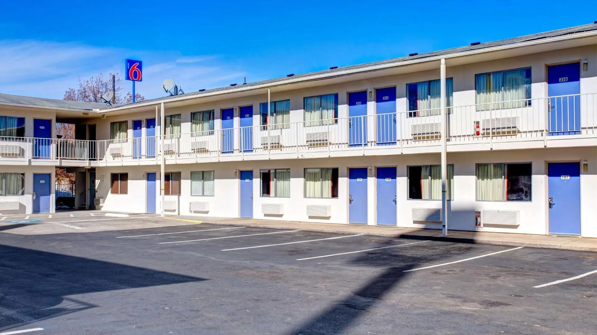 5 Hotels Near Jackson Heights Shopping Center Worth Booking