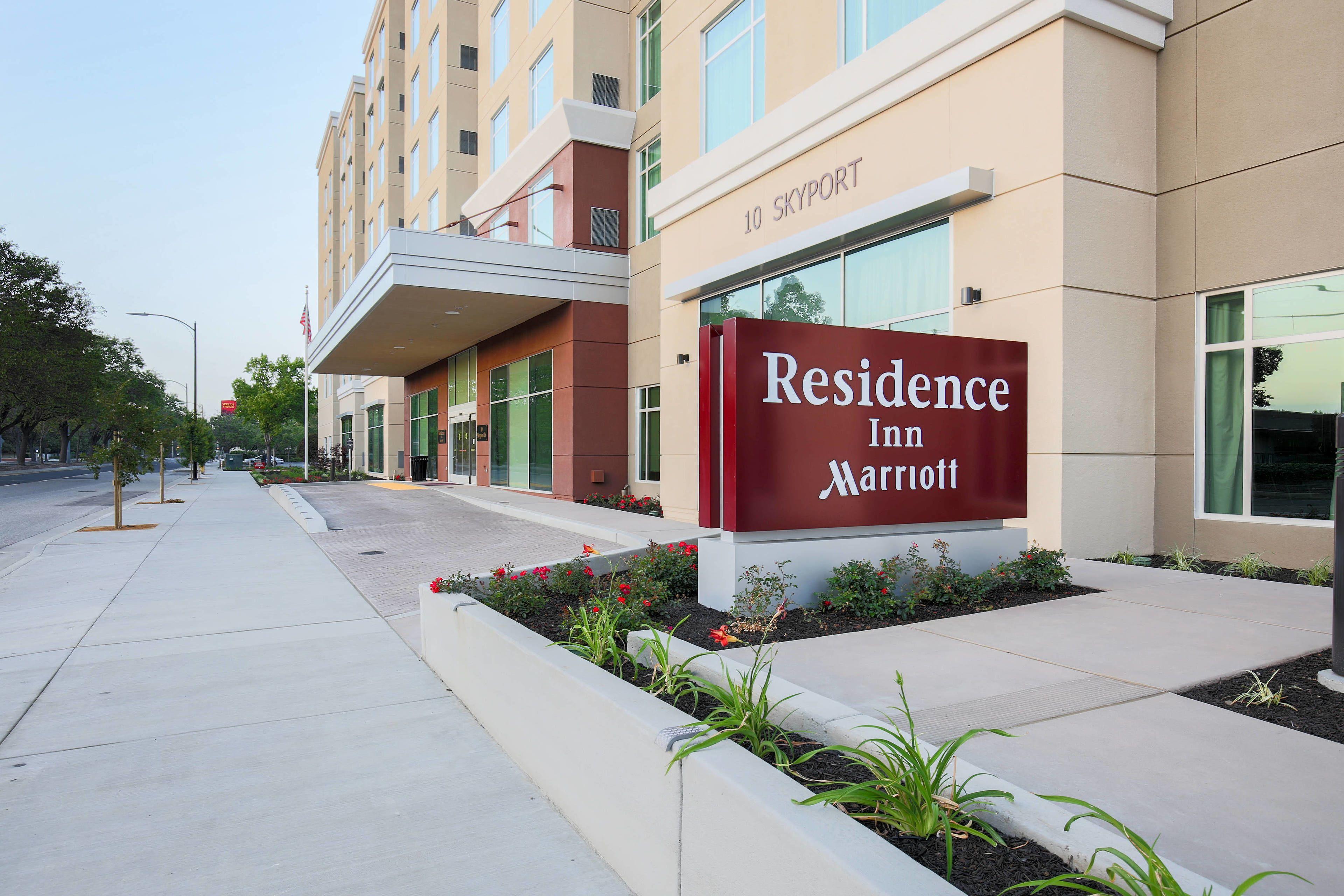 Staying Near Henry Schmidt Park: 4 Residence Inn Hotels Compared