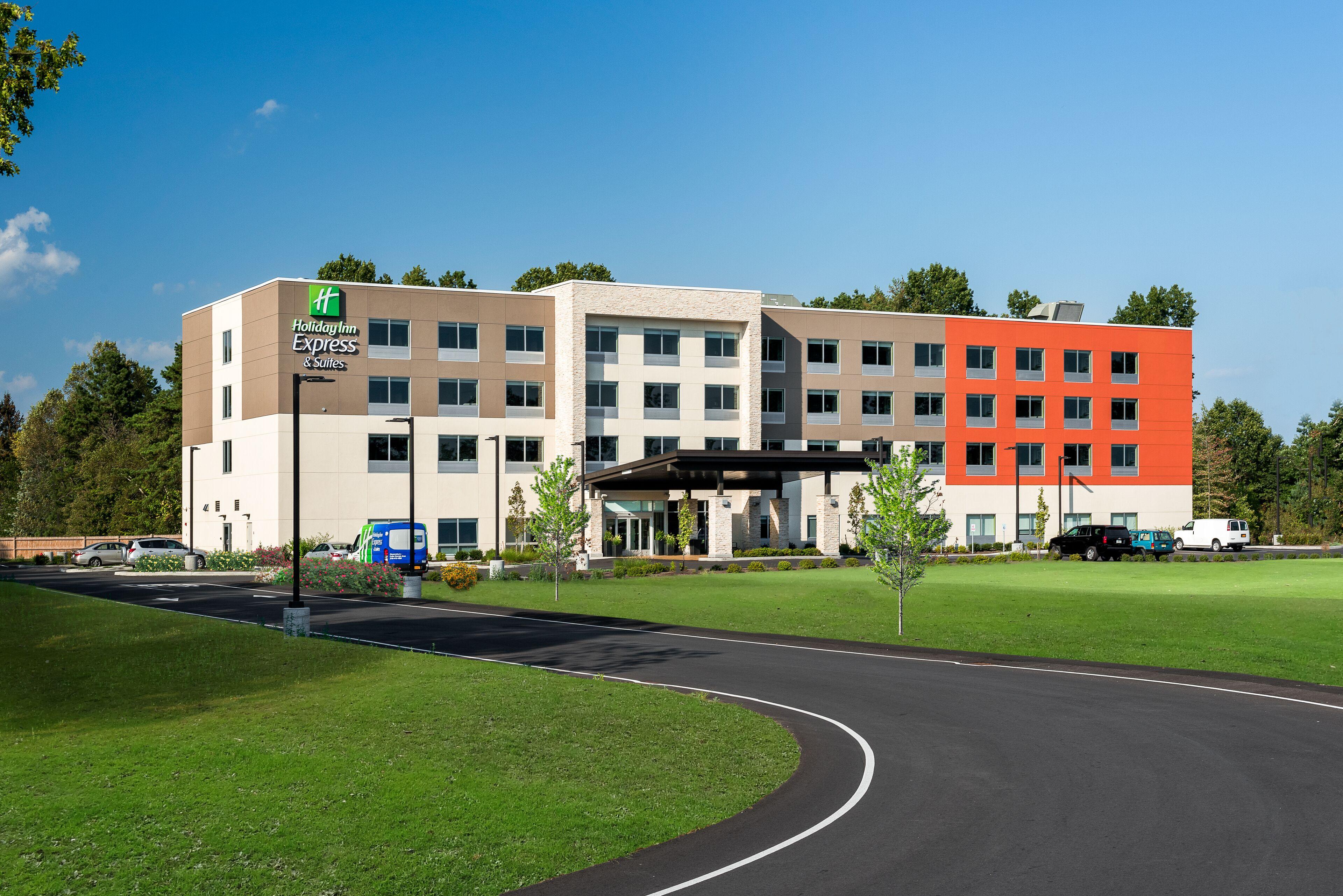 Where to Stay Near Six Flags Great Escape: 11 Family Hotels